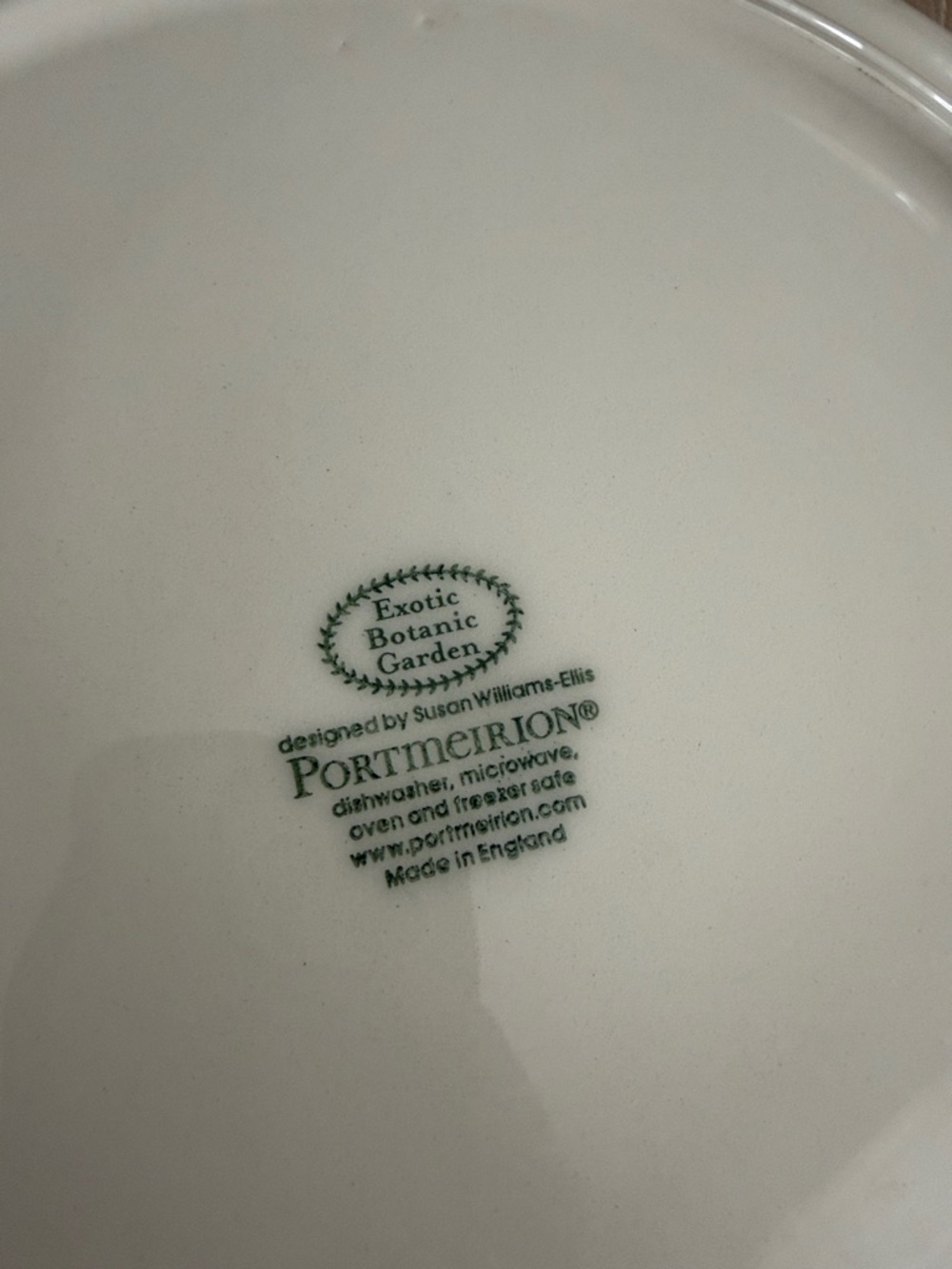 Botanic Garden Exotic Botanic Garden 10.5” Plate with White Water Lily Motif 2pc - Picture 7 of 12